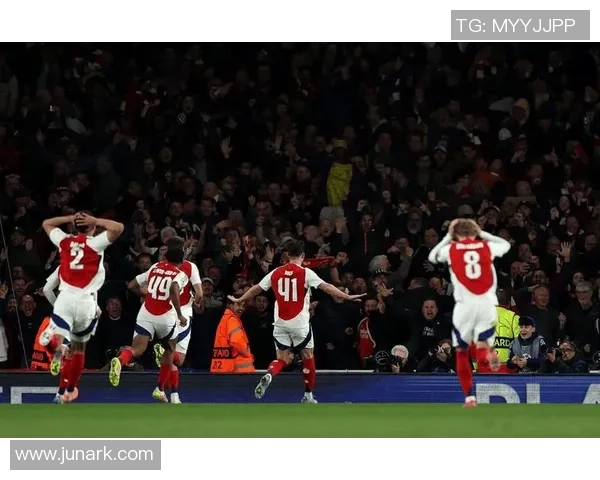 意甲激战：利物浦逆转多特蒙德6-2精彩集锦引发全场狂欢