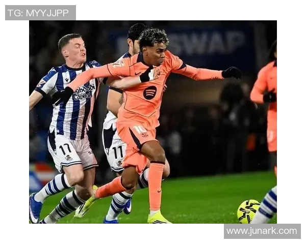 西甲激战巴萨与巴黎圣日耳曼平局争议判罚引发全场热议